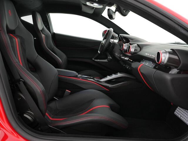 Ferrari 812 Superfast |1e eigenaar|dealer onderhouden|Racing seats|full carbon|passenger display|lift|JBL|voor en achtercamera|