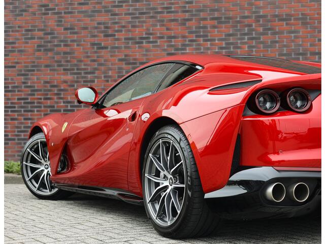 Ferrari 812 6.5 V12 Superfast HELE | Rosso Fuoco - Lift - 360 camera