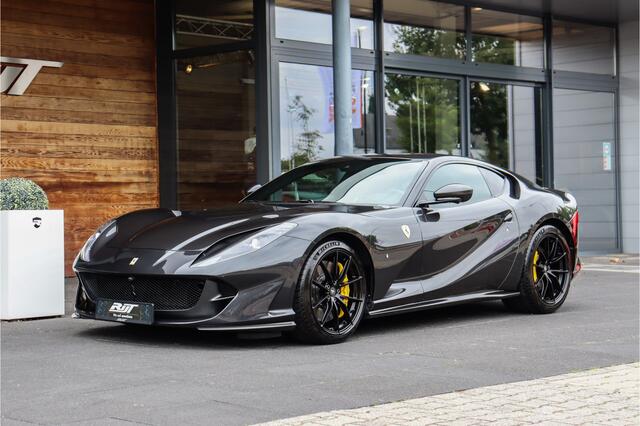 Ferrari 812 6.5 V12 Superfast HELE NL AUTO **Capristo/Carbon Pack/Carbon Kuipstoelen/Drivers Display**