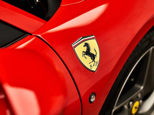 Ferrari F8 Spider 3.9 V8 HELE, noselift, racing seats, ceramic, carbon, 20", bijrijdersdisplay, camera
