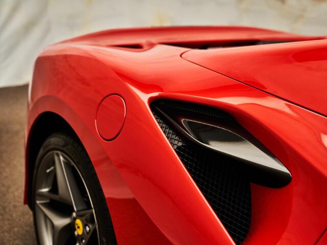 Ferrari F8 Spider 3.9 V8 HELE, noselift, racing seats, ceramic, carbon, 20", bijrijdersdisplay, camera