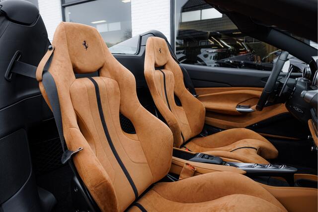Ferrari F8 Spider 3.9 V8 [Nero Daytona Special Metallic] Carbon Racing Seats - Cuoio Alcantara - Lift - Passenger Display