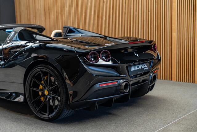 Ferrari F8 Spider 3.9 V8 Lift Carbon Seats Novitec Akrapovic Carbon Interior