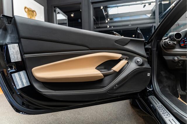 Ferrari F8 Spider 3.9 V8 Lift Carbon Seats Novitec Akrapovic Carbon Interior