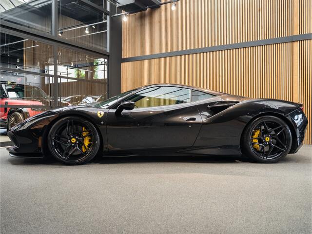 Ferrari F8 Tributo Carbon Seats Tricolor Camera F8 Tributo 3.9 V8 HELE