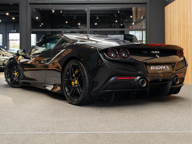 Ferrari F8 Tributo Carbon Seats Tricolor Camera F8 Tributo 3.9 V8 HELE