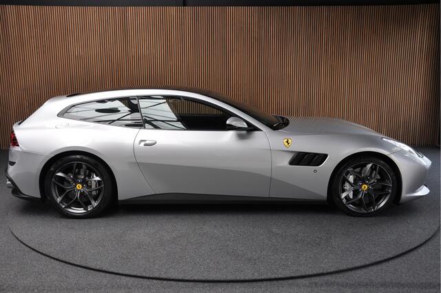 Ferrari GTC4 3.9 V8 Lusso T | Carbon | Lift Systeem | Passenger Display | Apple Carplay | Daytona style Seats |