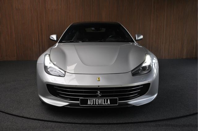 Ferrari GTC4 3.9 V8 Lusso T | Carbon | Lift Systeem | Passenger Display | Apple Carplay | Daytona style Seats |