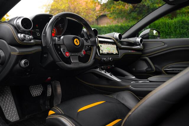 Ferrari GTC4 6.3 V12 690pk | Atelier | Passenger Display | Lift | Dealer Onderhouden.