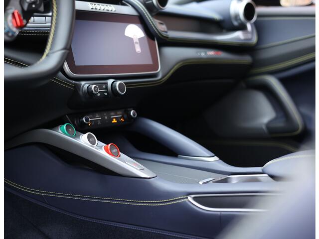 Ferrari GTC4 6.3 V12 | Atelier - Lift - Camera