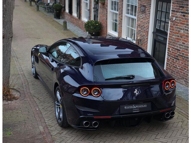 Ferrari GTC4 6.3 V12 | Atelier - Lift - Camera