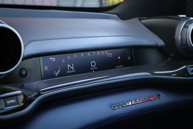 Ferrari GTC4 Lusso T 3.9 V8 | DEALER ONDERHOUDEN | APPLE CARPLAY | CARBON EXTERIEUR/INTERIEUR | LIFT | CAMERA | PASSENGER DISPLAY |