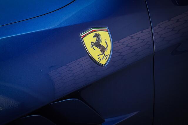 Ferrari GTC4 Lusso T 3.9 V8 | DEALER ONDERHOUDEN | APPLE CARPLAY | CARBON EXTERIEUR/INTERIEUR | LIFT | CAMERA | PASSENGER DISPLAY |