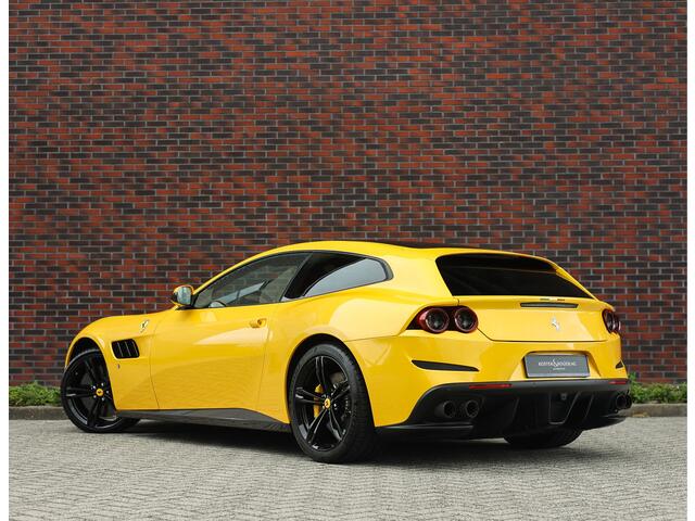 Ferrari GTC4 6.3 V12 | Giallo Triplo Strato - Lift - Nieuwstaat!