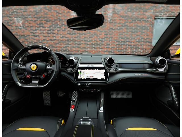 Ferrari GTC4 6.3 V12 | Giallo Triplo Strato - Lift - Nieuwstaat!
