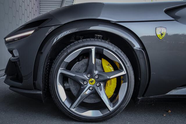 Ferrari Purosangue 6.5 V12 | NEW | 135K OPTIONS | CARBON WHEELHOUSE, R+F DIFFUSERS, UNDERDOOR, MIRRORS, DOORPANELS, KICKPLATE, CENTRE CONSOLE, FRONT SPOILER, STEERING WHEEL HEATED INCL LEDS | PANORAMIC ROOF | FRONT LIFT | BLACK TAILPIPES | VENTI MASSAGE REAR SEATS | FULL LE