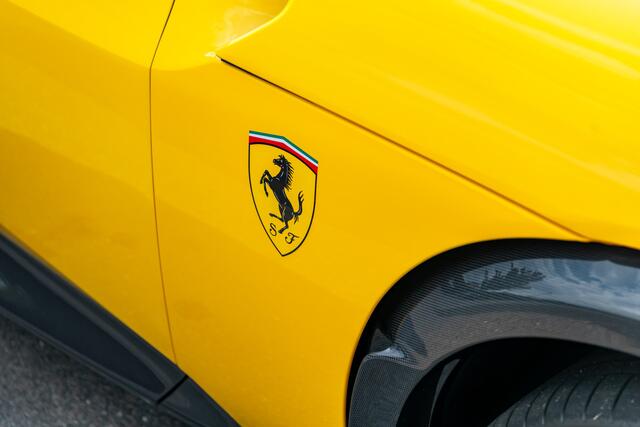 Ferrari Purosangue 6.5 V12 | Vol Carbon | Massage stoelen | Giallo Modena | Painted Shields |