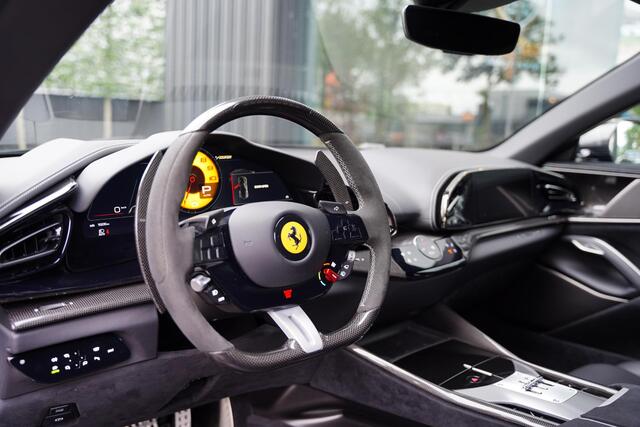Ferrari Purosangue 6.5 V12 / Retrofit Steering Wheel / Full Carbon / Electrochromic Roof