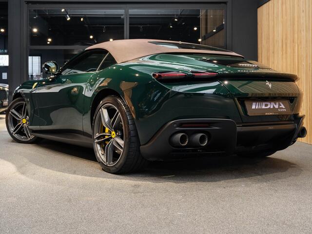 Ferrari Roma Spider V8 Verde British Racing Roma Spider 3.9 V8 Passenger Display