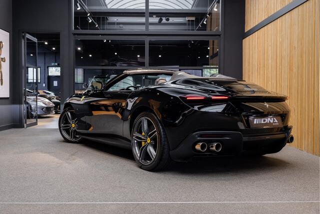 Ferrari Roma Spider V8 Atelier Daytona Seats Roma Spider 3.9 V8 Carbon interior Shields