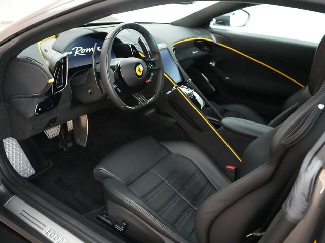 Ferrari Roma 3.9 V8 HELE 620pk |Grigio Ferro|Daytona Seats|carbon LED stuur|carbon front spoiler|carbon diffuser|carbon underdoor|22" Novitec NF11|MagneRide|Scuderia shields|ventilated electric seats|Surround View|High Power Hi-Fi|