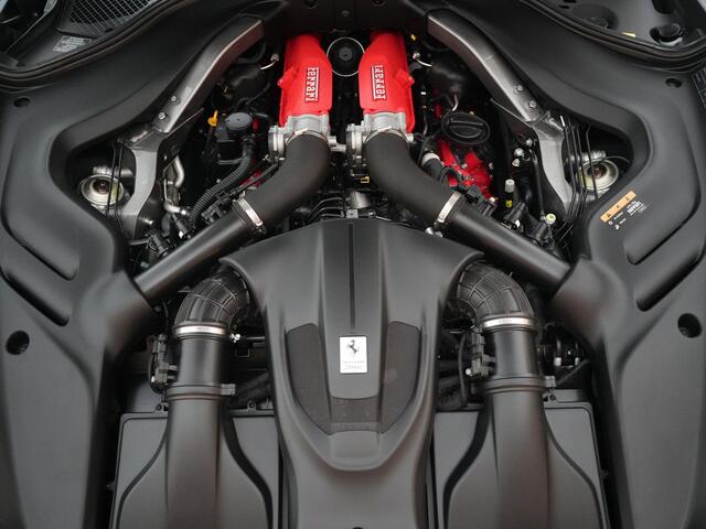 Ferrari Roma 3.9 V8 HELE 620pk |Grigio Ferro|Daytona Seats|carbon LED stuur|carbon front spoiler|carbon diffuser|carbon underdoor|22" Novitec NF11|MagneRide|Scuderia shields|ventilated electric seats|Surround View|High Power Hi-Fi|