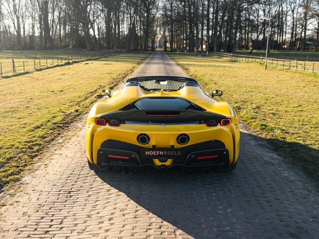 Ferrari SF90 Spider 4.0 V8 Assetto Fiorano Giallo Triplo Strato, JBL, Full Carbon