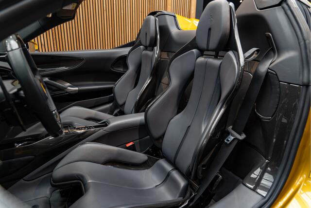 Ferrari SF90 Spider Full Carbon 4.0 V8 Carbon Seats