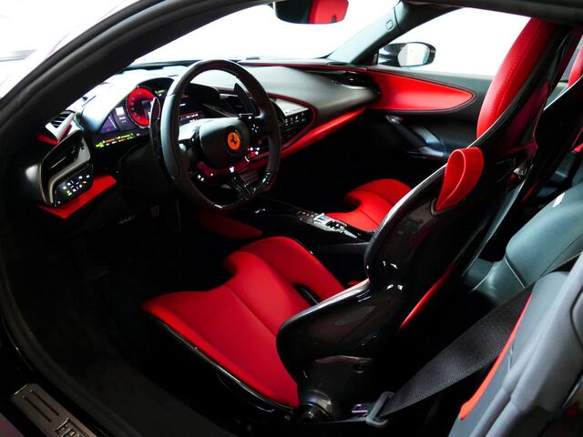 Ferrari SF90 Stradale 4.0 V8 1000 pk INCL BTW/BPM. CARBON SEATS/STUUR LIFT CARPLAY AFS CAMERA phev