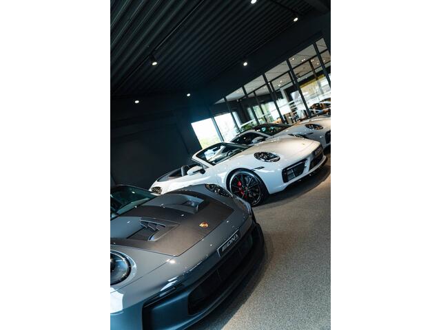 Ferrari SF90 Stradale Lift Two Tone Scuderia Shields 4.0 V8 Carbon Seats