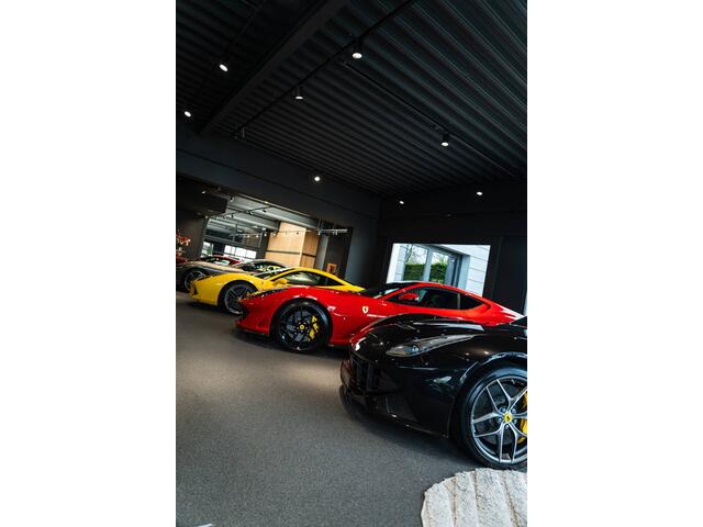 Ferrari SF90 Stradale Lift Two Tone Scuderia Shields 4.0 V8 Carbon Seats
