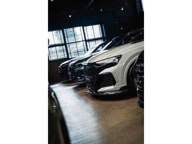 Ferrari SF90 Stradale Lift Two Tone Scuderia Shields 4.0 V8 Carbon Seats