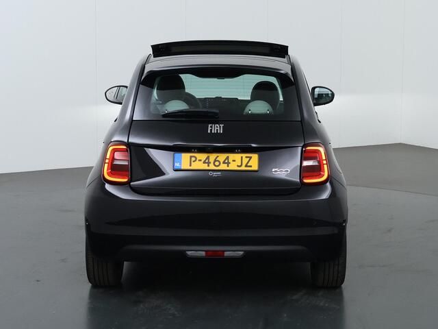 Fiat 500 La Prima 42 kWh | SOH 95% | Panoramadak | Navigatie | Parkeercamera | Climate Control | Keyless Go |