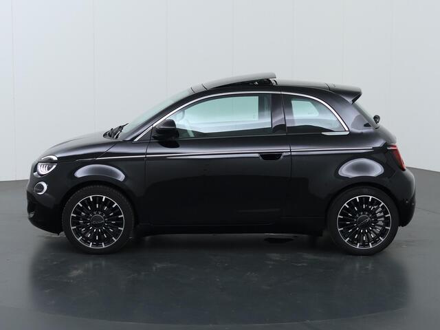 Fiat 500 La Prima 42 kWh | SOH 95% | Panoramadak | Navigatie | Parkeercamera | Climate Control | Keyless Go |