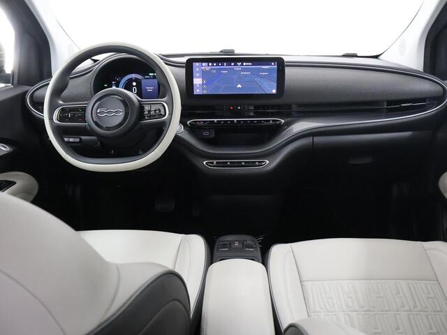 Fiat 500 La Prima 42 kWh | SOH 95% | Panoramadak | Navigatie | Parkeercamera | Climate Control | Keyless Go |