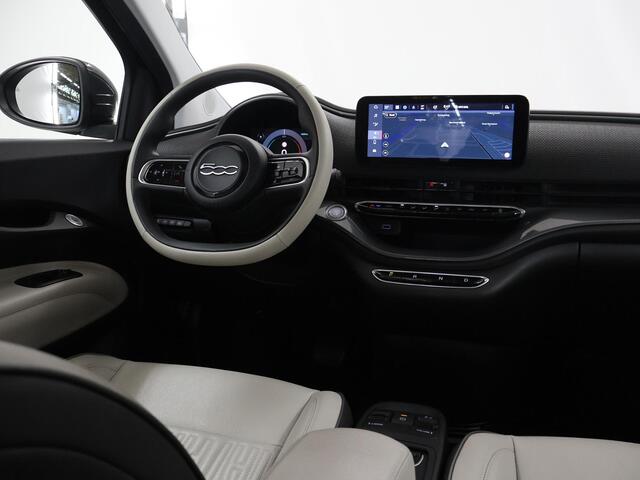 Fiat 500 La Prima 42 kWh | SOH 95% | Panoramadak | Navigatie | Parkeercamera | Climate Control | Keyless Go |