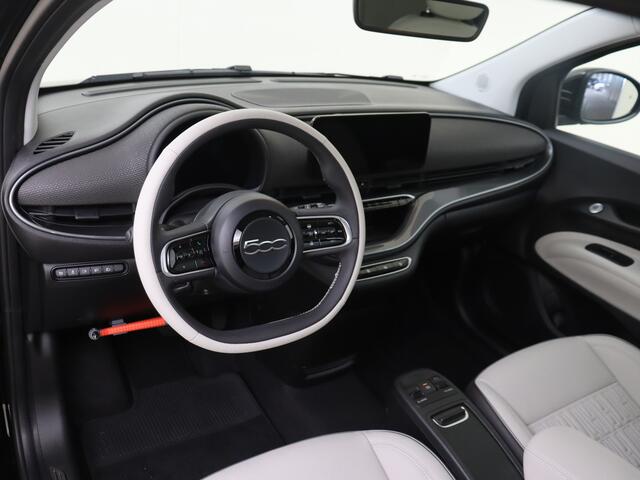 Fiat 500 La Prima 42 kWh | Panoramadak | Navigatie | Keyless entry & Start | Apple Carplay