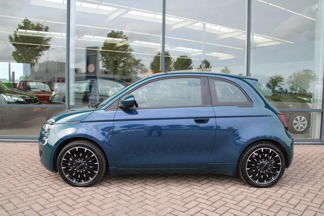 Fiat 500 Icon 42 kWh Airco Navi Carplay Speciale kleur 20.711km