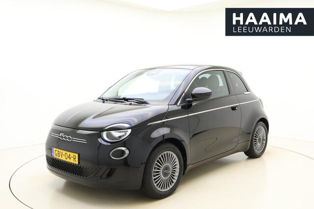 Fiat 500 La Prima 42 kWh | Navigatie | Climate control | Camera | Weinig kilometers | Keyless | Lichtmetalen velgen | Cruise control | Sportief