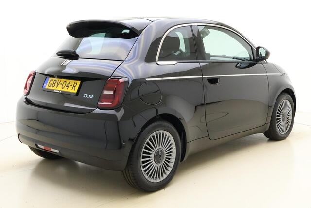 Fiat 500 La Prima 42 kWh | Navigatie | Climate control | Camera | Weinig kilometers | Keyless | Lichtmetalen velgen | Cruise control | Sportief