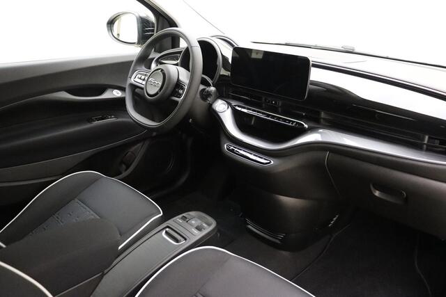 Fiat 500 La Prima 42 kWh | Navigatie | Climate control | Camera | Weinig kilometers | Keyless | Lichtmetalen velgen | Cruise control | Sportief