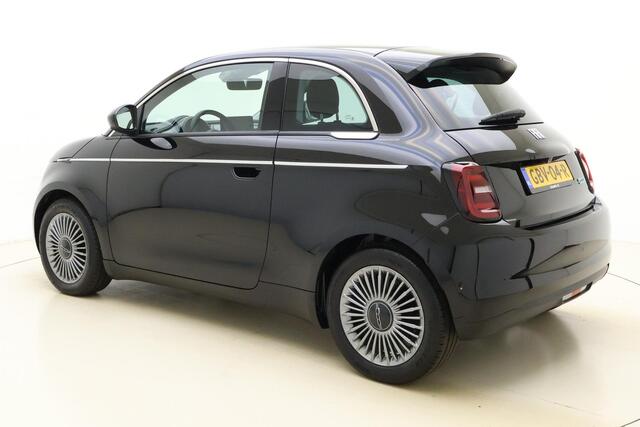 Fiat 500 La Prima 42 kWh | Navigatie | Climate control | Camera | Weinig kilometers | Keyless | Lichtmetalen velgen | Cruise control | Sportief