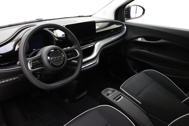Fiat 500 La Prima 42 kWh | Navigatie | Climate control | Camera | Weinig kilometers | Keyless | Lichtmetalen velgen | Cruise control | Sportief