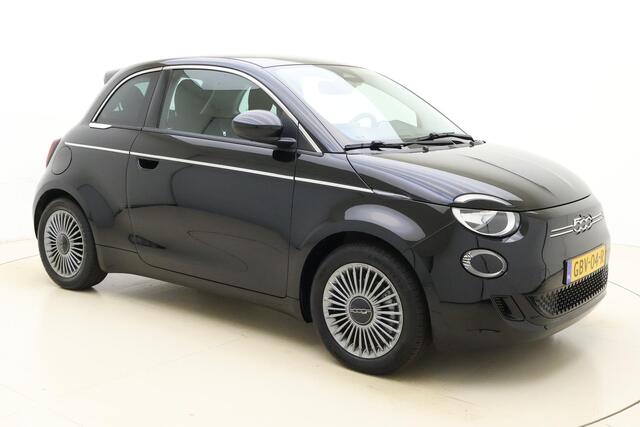 Fiat 500 La Prima 42 kWh | Navigatie | Climate control | Camera | Weinig kilometers | Keyless | Lichtmetalen velgen | Cruise control | Sportief