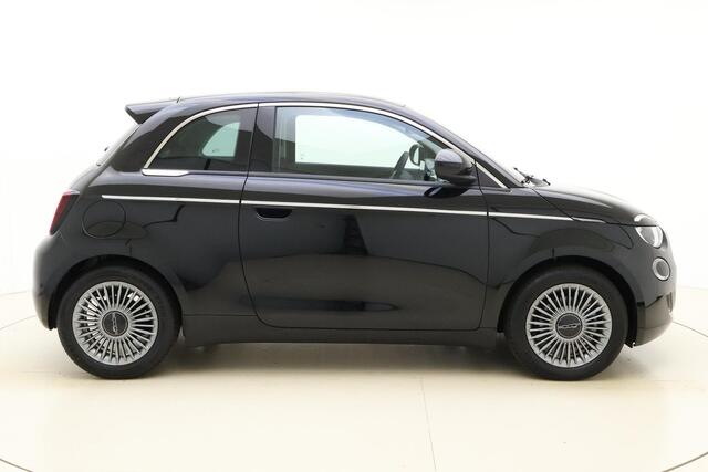 Fiat 500 La Prima 42 kWh | Navigatie | Climate control | Camera | Weinig kilometers | Keyless | Lichtmetalen velgen | Cruise control | Sportief