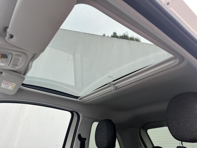 Fiat 500 Icon 42 kWh / Panoramadak / Apple Carplay Android Auto / Achteruitrijcamera / Parkeersensoren Voor & Achter / Verwarmbare voorstoelen
