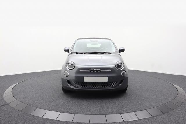 Fiat 500 La Prima 42kWh | ACC | Winterpack | JBL | Camera | CarPlay