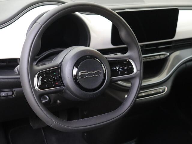 Fiat 500 3+1 42 kWh | Camera | Parkeer sensoren |