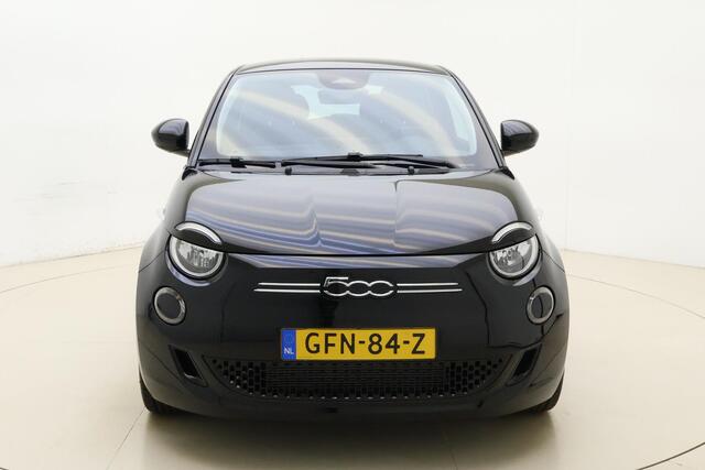 Fiat 500 Urban 42 kWh 118pk | Climate Control | Lichtmetalen Velgen | Cruise Control | Apple Carplay - Android Auto | Lage Kilometerstand | DAB Radio