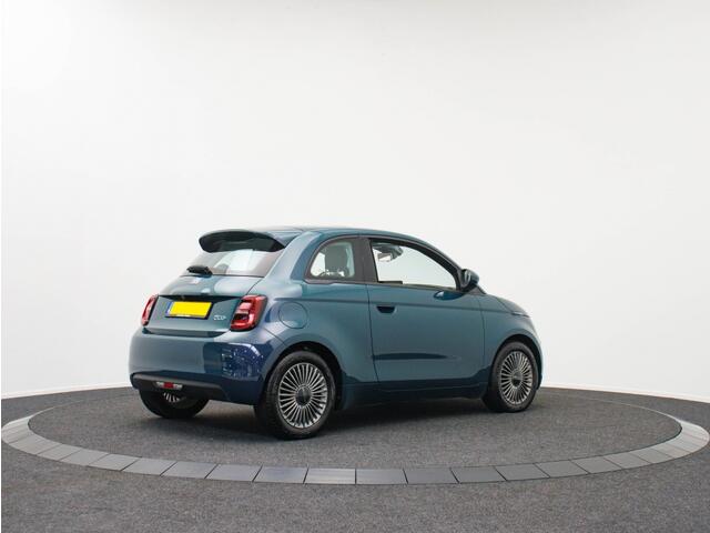 Fiat 500 Icon 42 kWh | Private lease 339 p.m. | Panoramadak